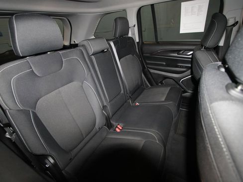 Used 2022 Jeep Grand Cherokee Laredo w/ Luxury Tech Group I image 24