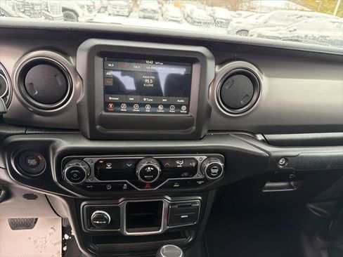 Used 2023 Jeep Gladiator Sport image 15