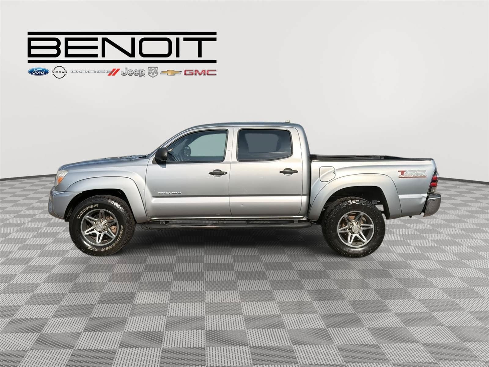 Used 2014 Toyota Tacoma 4x4 Double Cab w/ SR5 Package image 2