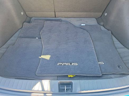 Used 2022 Toyota Prius L Eco image 9