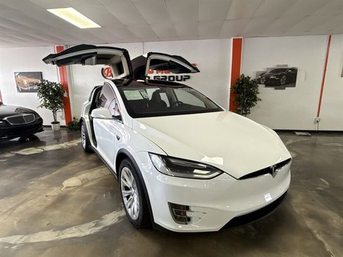 Used 2016 Tesla Model X 75D image 1
