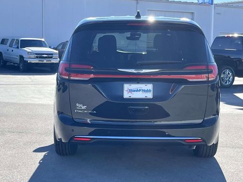 New 2026 Chrysler Pacifica Select image 6
