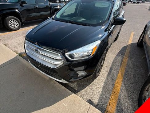 Used 2017 Ford Escape SE AWD/4WD image 1
