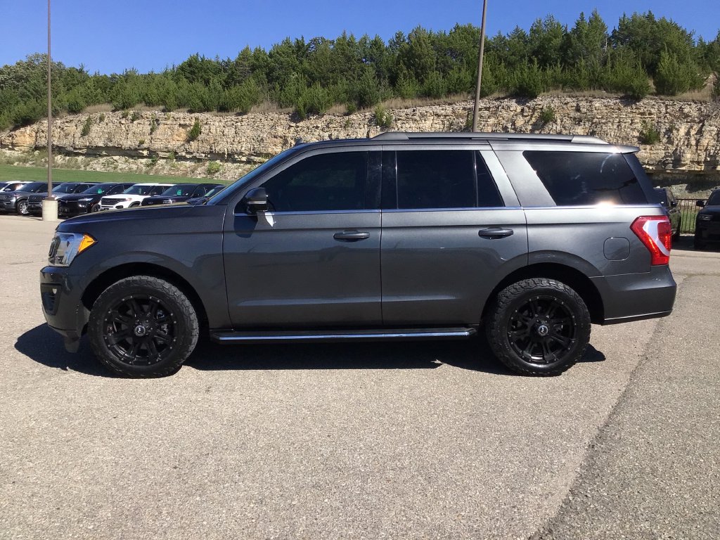Used 2020 Ford Expedition XLT w/ Equipment Group 202A AWD/4WD image 3