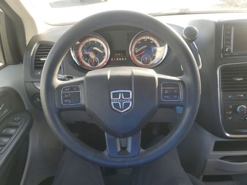 Used 2018 Dodge Grand Caravan SE w/ UConnect Hands-Free Group image 13