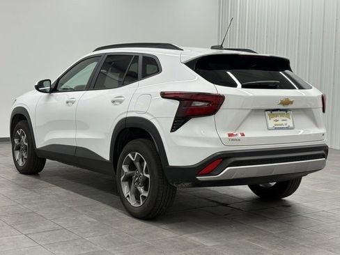 Used 2025 Chevrolet Trax LT image 4