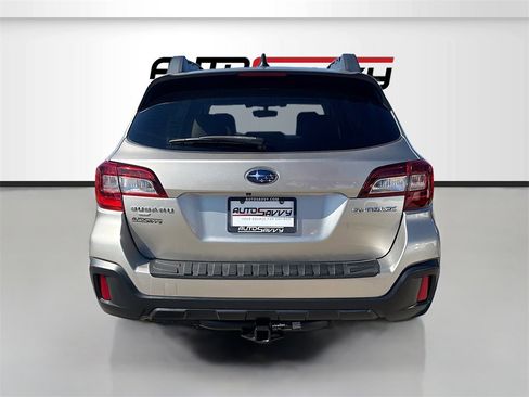 Used 2018 Subaru Outback 2.5i Premium image 6