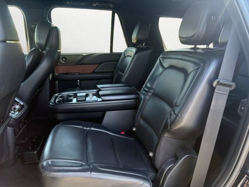 Used 2020 Lincoln Navigator Reserve AWD/4WD image 11