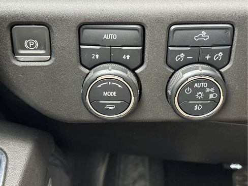 Certified 2022 Chevrolet Silverado 1500 RST w/ Rally Edition AWD/4WD image 21