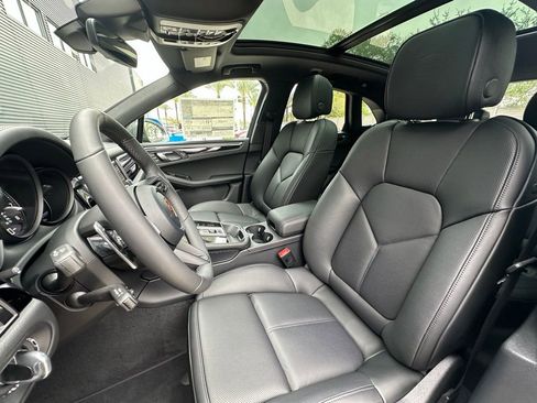 Used 2026 Porsche Macan Turbo image 5