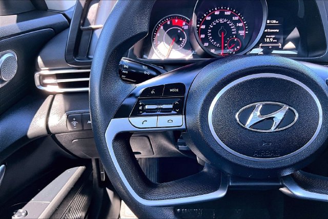 Used 2022 Hyundai Elantra SEL FWD image 11