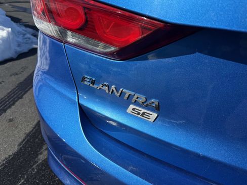 Used 2017 Hyundai Elantra SE image 5