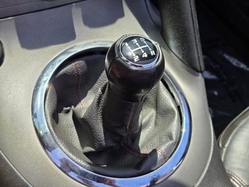 Used 2009 Pontiac Solstice GXP w/ Premium Package RWD image 23