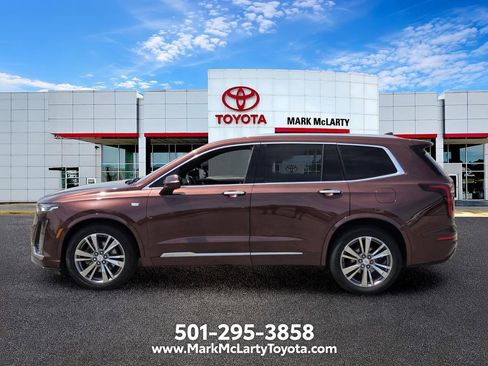 Used 2022 Cadillac XT6 Premium Luxury FWD image 2