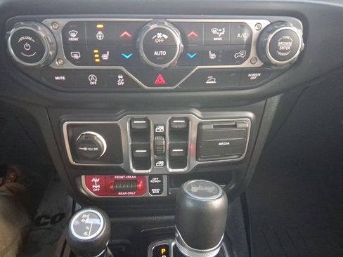 Used 2023 Jeep Wrangler Unlimited Rubicon w/ Dual Top Group image 22