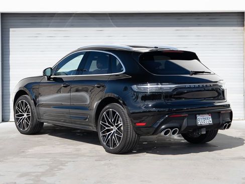 Certified 2025 Porsche Macan image 3