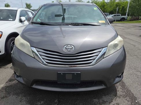 Used 2015 Toyota Sienna XLE w/ XLE Navigation Package FWD image 10