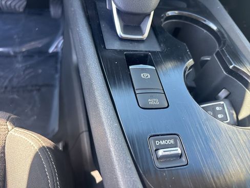 Used 2023 Nissan Rogue SV image 35