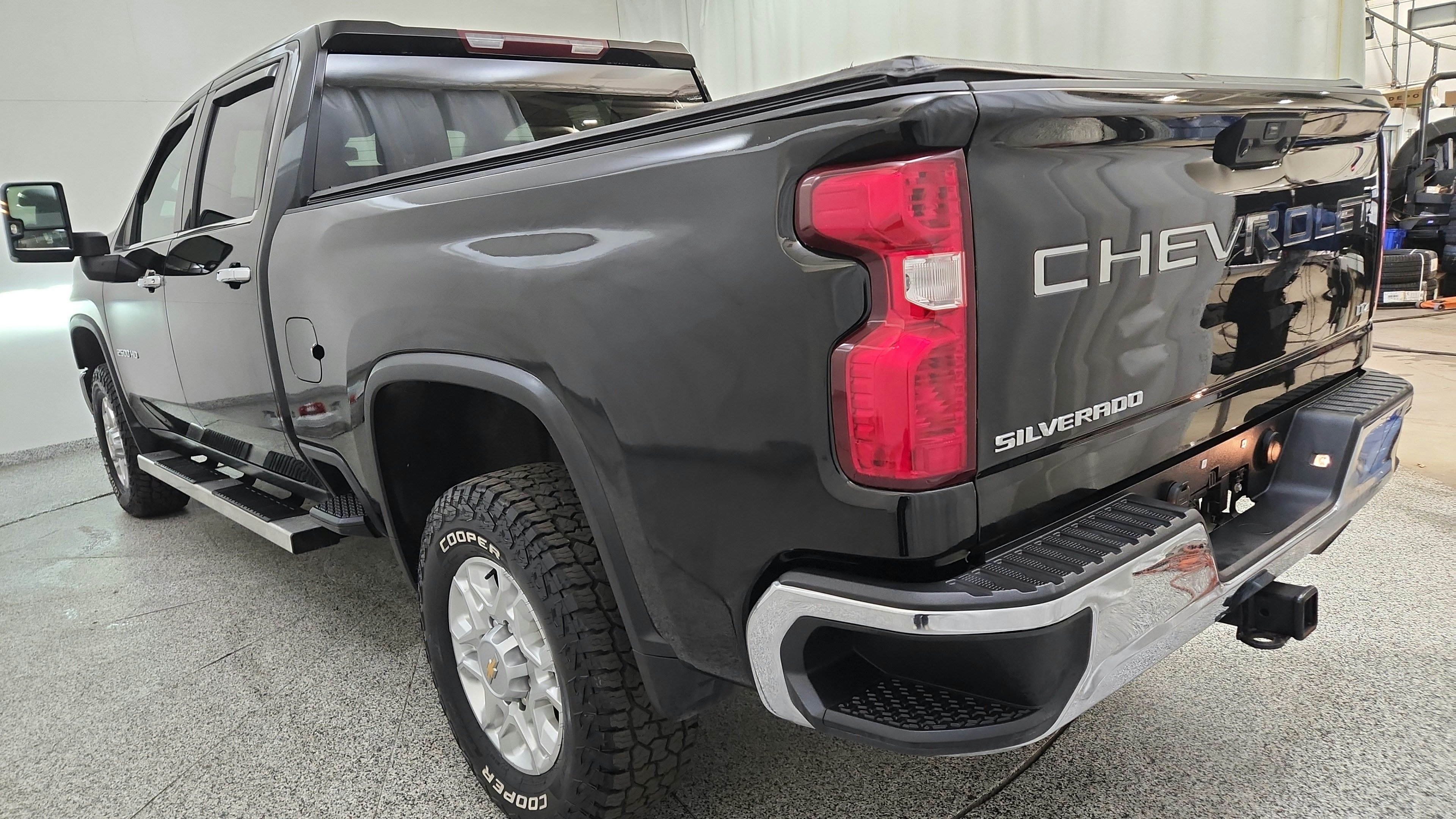 Used 2024 Chevrolet Silverado 2500 LTZ AWD/4WD image 28
