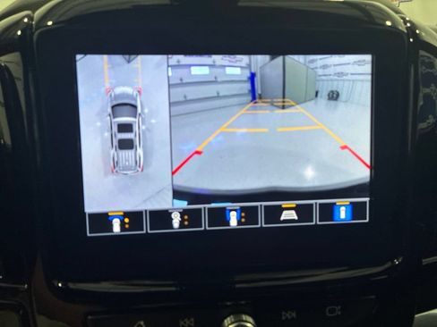 Used 2022 Chevrolet Traverse RS w/ LPO, Floor Liner Package FWD image 31