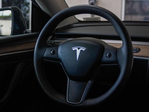 Used 2024 Tesla Model Y Performance image 14