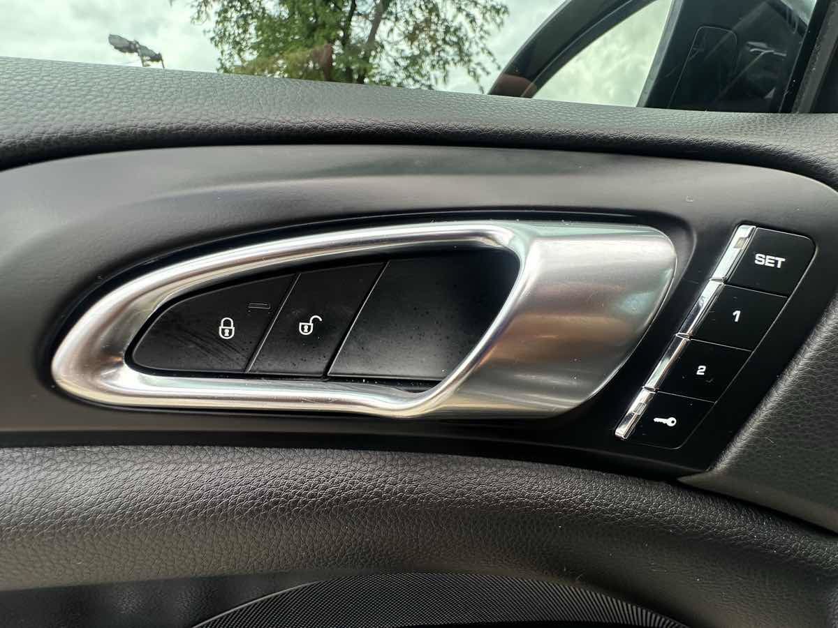 Used 2017 Porsche Cayenne AWD/4WD image 26