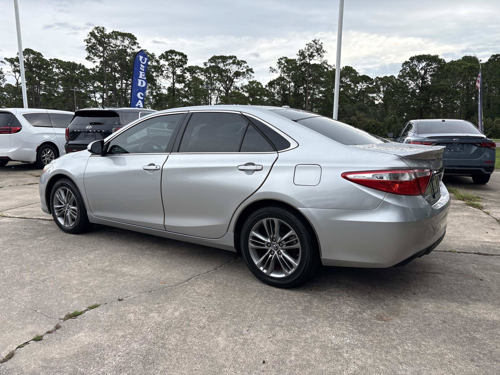 Used 2015 Toyota Camry SE w/ Moonroof Package FWD image 5