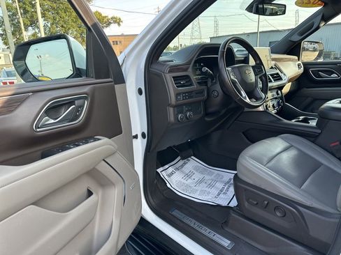 Used 2022 Chevrolet Suburban LT w/ Luxury Package image 30