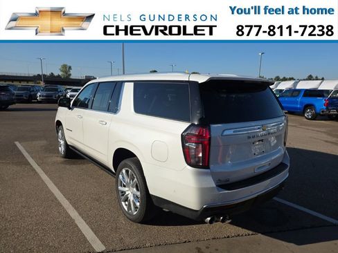 Used 2024 Chevrolet Suburban High Country w/ Advanced Technology Package image 5