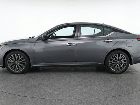 Used 2025 Nissan Altima 2.5 SV FWD image 5