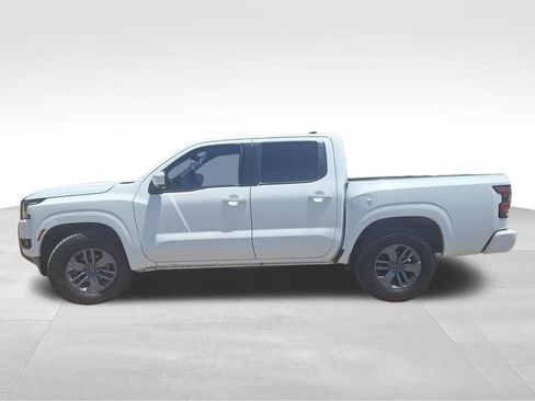 Certified 2025 Nissan Frontier SV RWD image 5