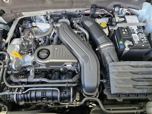 New 2025 Volkswagen Taos SE image 21