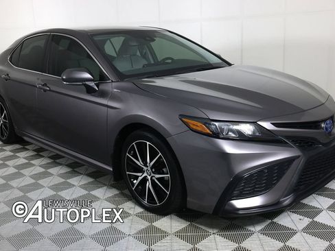 Used 2023 Toyota Camry SE FWD image 3