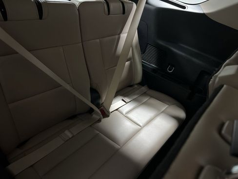 Used 2024 Ford Explorer XLT w/ Equipment Group 202A image 12