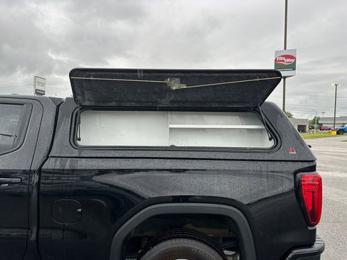 Used 2023 GMC Sierra 1500 AT4 AWD/4WD image 24