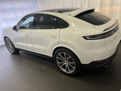 Certified 2025 Porsche Cayenne Coupe image 3