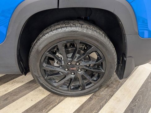 Used 2024 GMC Terrain SLT w/ Infotainment Package II image 21