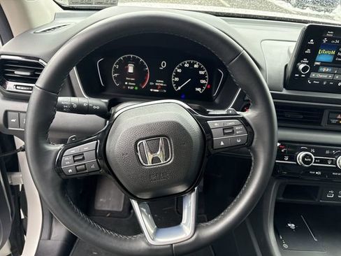 Used 2025 Honda Pilot EX-L image 16