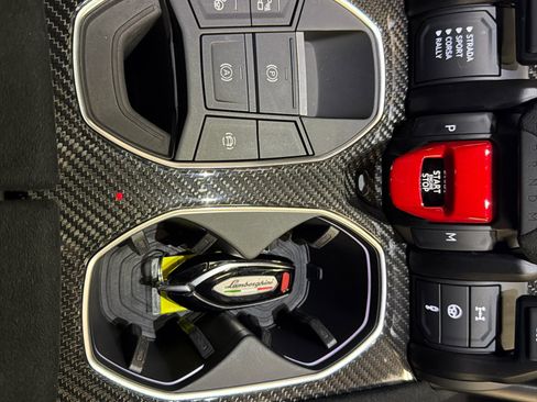 Used 2023 Lamborghini Urus Performante image 32