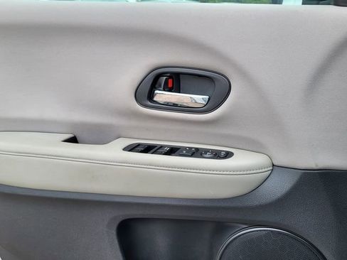 Used 2017 Honda HR-V LX image 13