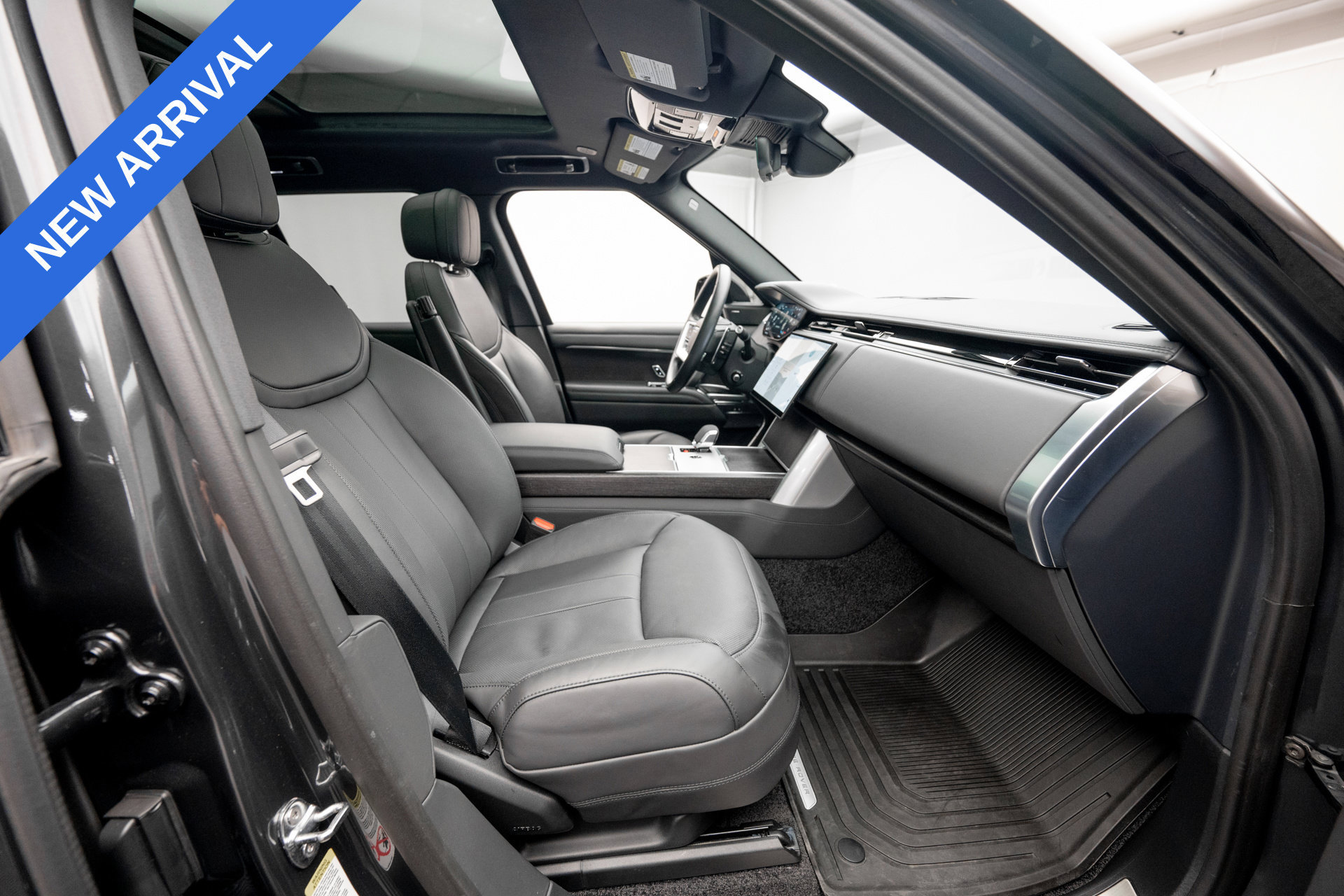 Used 2025 Land Rover Range Rover SE AWD/4WD image 14