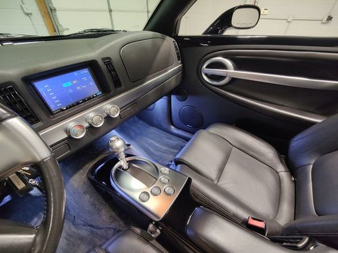 Used 2004 Chevrolet SSR w/ Preferred Equipment Group image 30