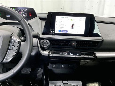 Used 2024 Toyota Prius LE image 5