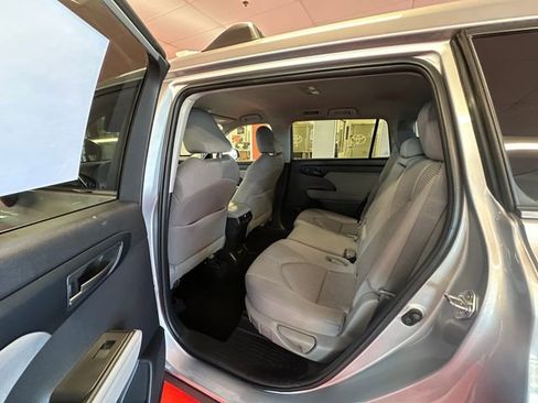 Used 2023 Toyota Highlander LE FWD image 14
