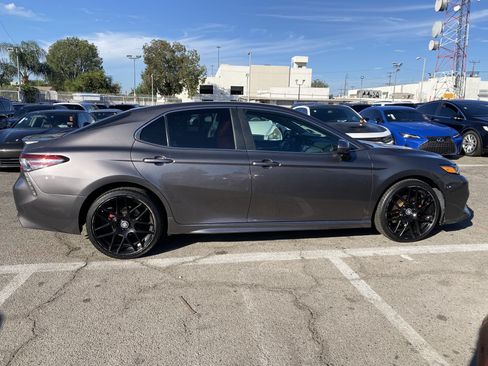 Used 2018 Toyota Camry SE FWD image 9