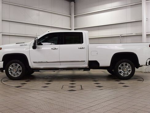 Used 2024 Chevrolet Silverado 3500 High Country w/ Technology Package AWD/4WD image 4