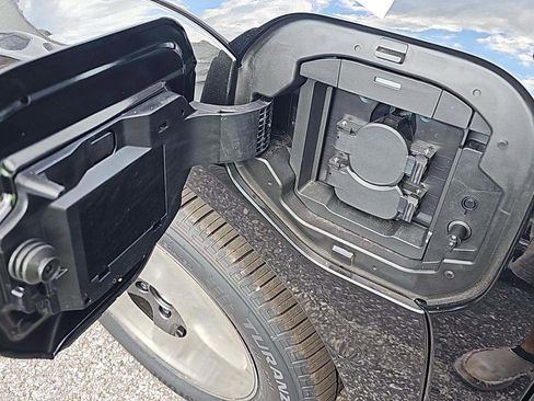 Used 2025 Toyota bZ4X AWD image 12