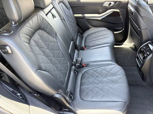 Used 2023 BMW X7 xDrive40i w/ Climate Comfort Package AWD/4WD image 14