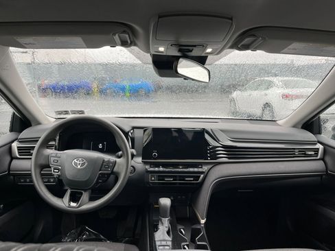 Used 2025 Toyota Camry LE image 32