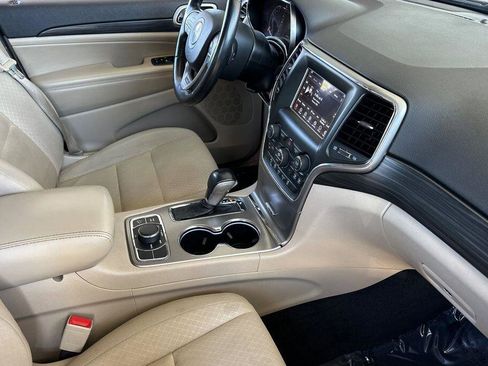 Used 2021 Jeep Grand Cherokee Laredo w/ Security & Convenience Group AWD/4WD image 16